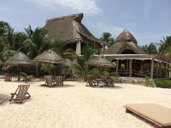 Bar nocturno en balam beach isla mujeres
